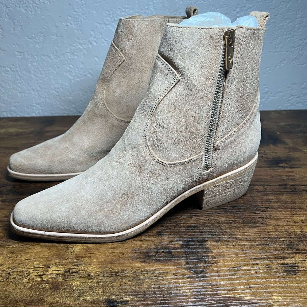 Donald pliner suede boots - Picture 13 of 15